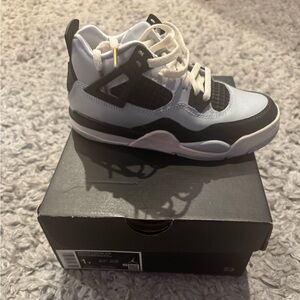 Jordan 4 Retro (PS) Platinum/Metallic Gold, brand new in the box